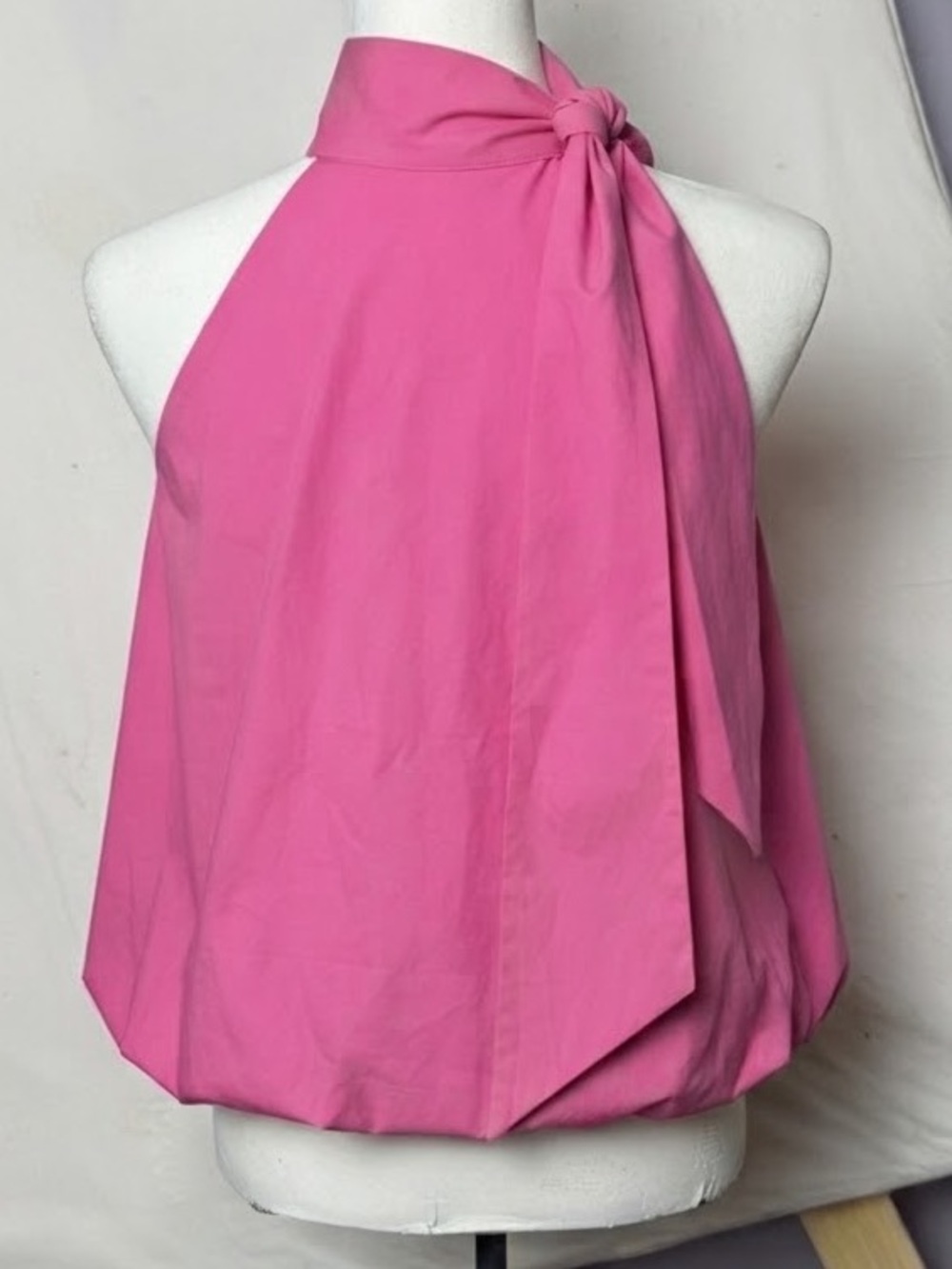 Pink halter tie-neck bubble bottom blouse
Women’s size large | ab6